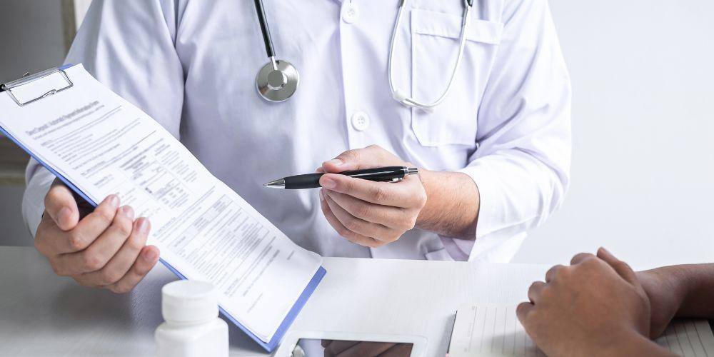 Doctor-Discussing-a-Diagnosis-with-a-Patient-in-Akron